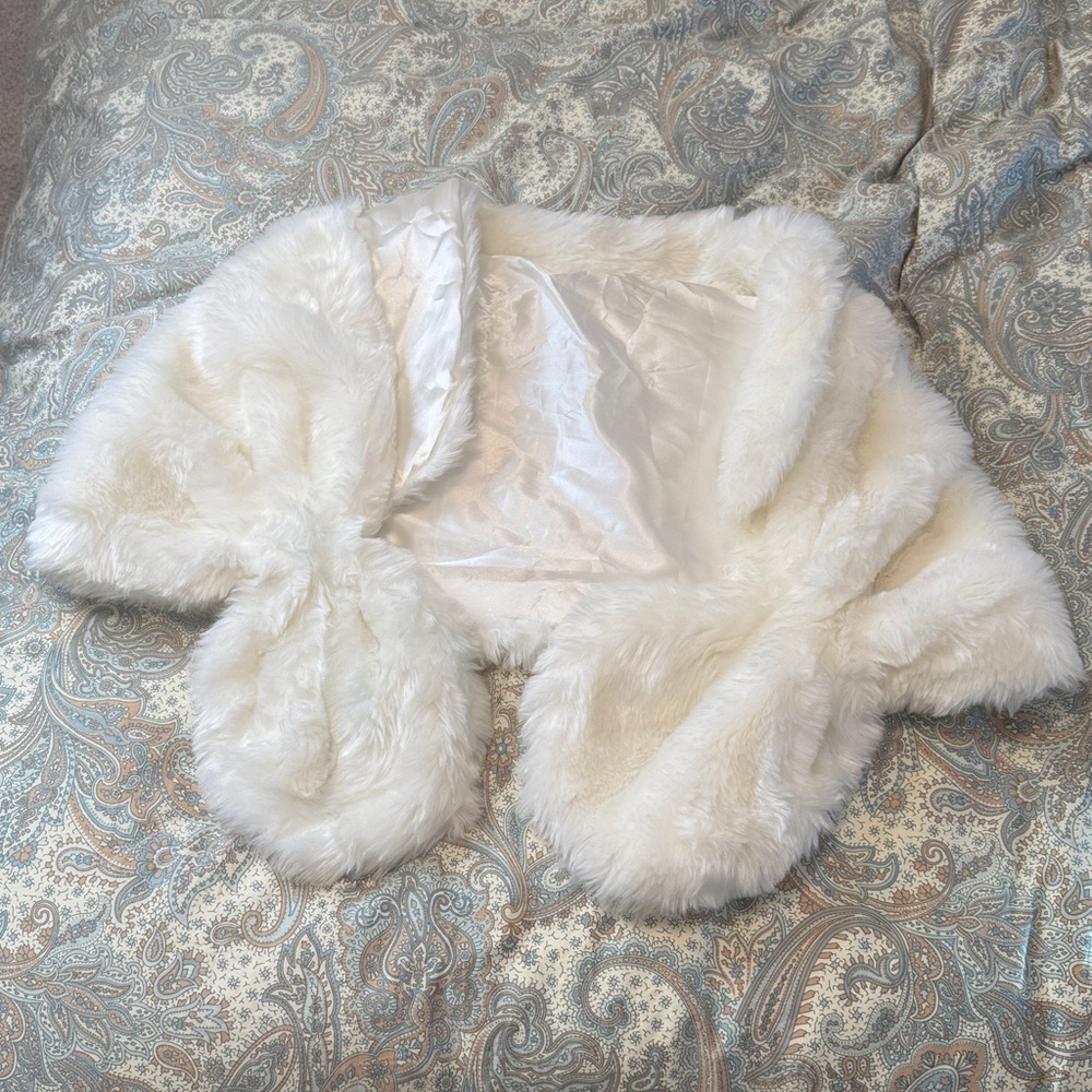 Faux Fur Shawl Wrap Fall/Winter Bridal Shrug - Picture 1 of 9